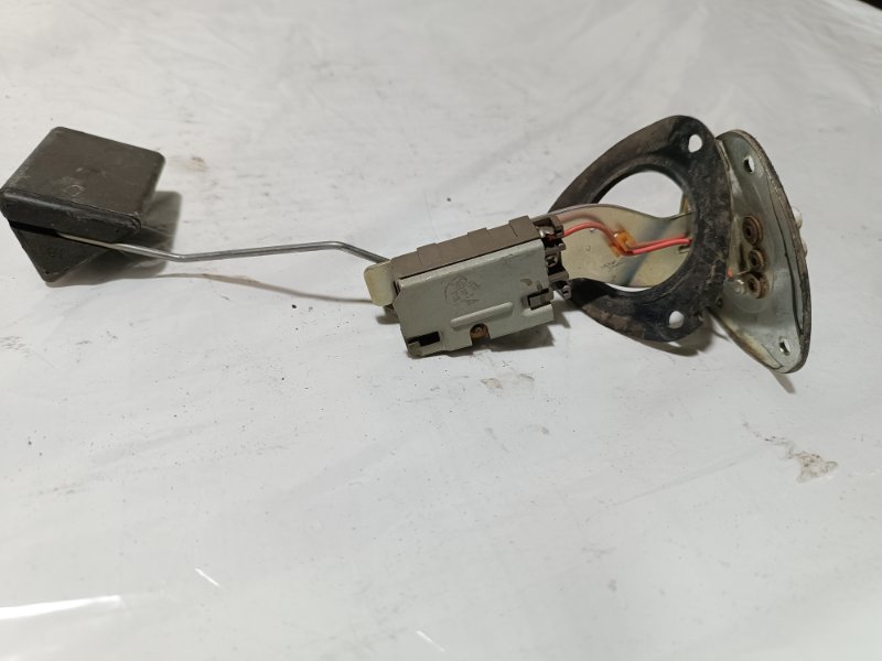 Датчик уровня топлива, 2000 рублей, Пешки