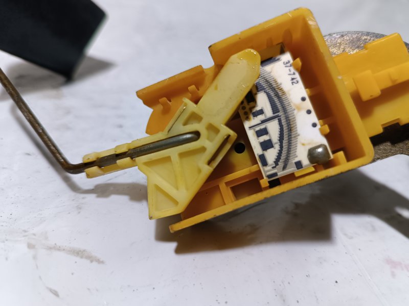 Датчик уровня топлива, 2000 рублей, Пешки