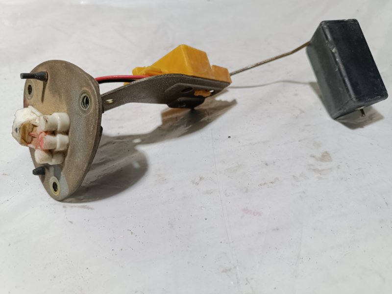 Датчик уровня топлива, 2000 рублей, Пешки