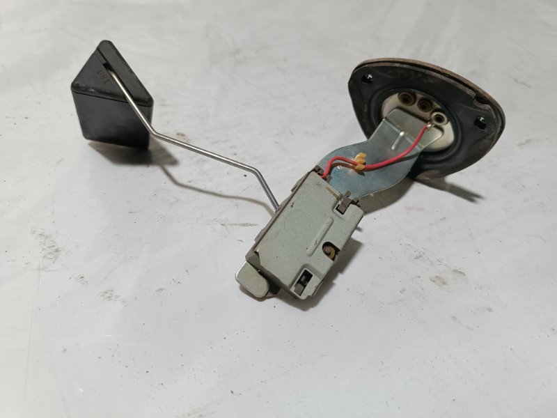 Датчик уровня топлива, 2000 рублей, Пешки