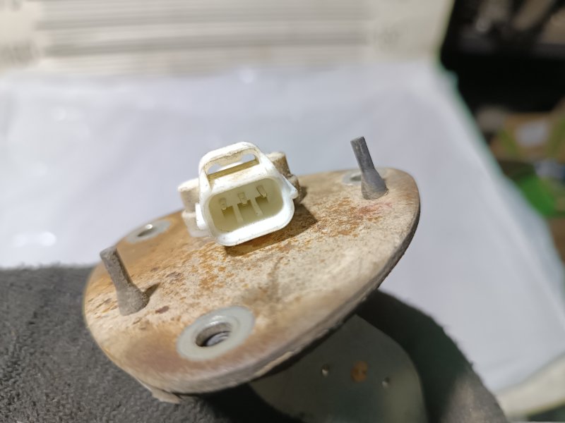 Датчик уровня топлива, 2000 рублей, Пешки