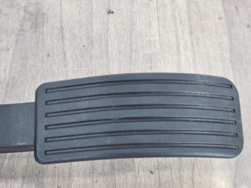 Педаль газа, 2500 рублей, Пешки