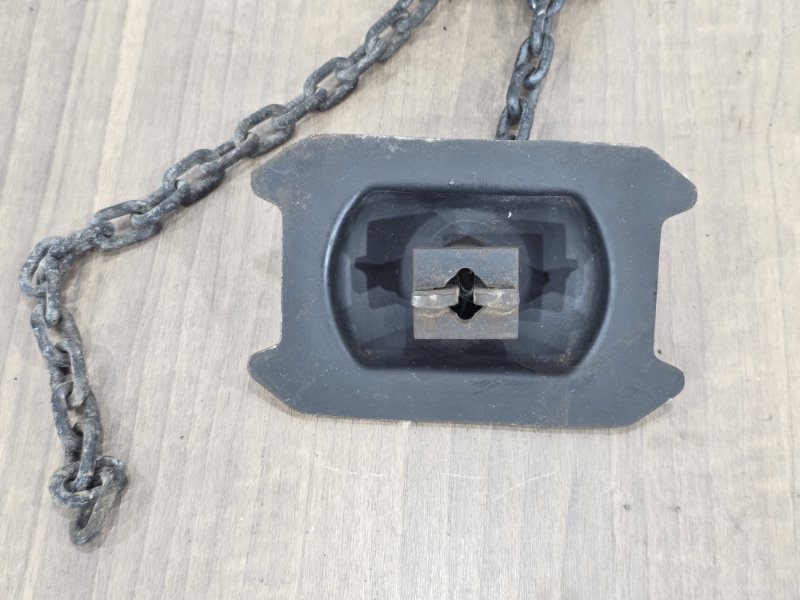 Крепление запасного колеса, 2500 рублей, Пешки