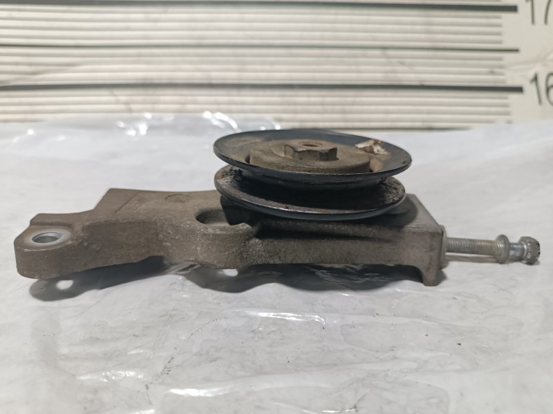 Натяжитель ремня кондиционера, 1500 рублей, Пешки