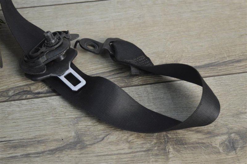 Ремень безопасности, 2000 рублей, Москва