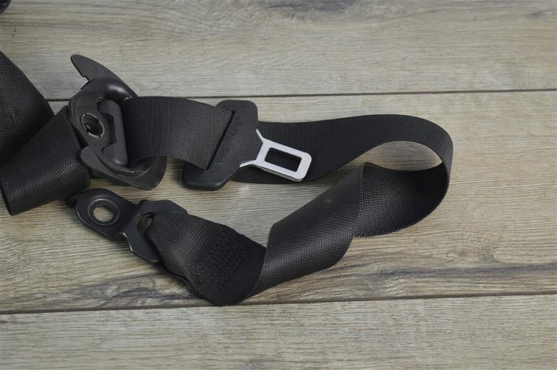 Ремень безопасности, 2000 рублей, Москва