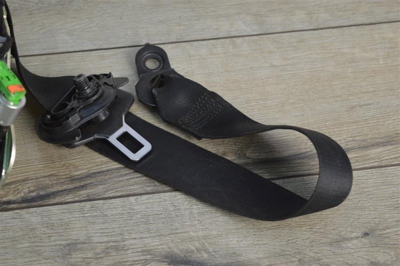 Ремень безопасности, 2000 рублей, Москва