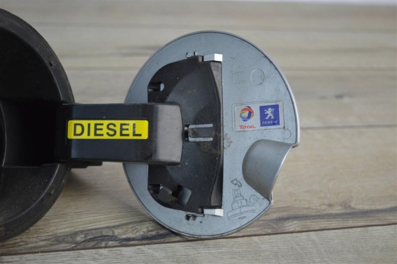 Лючок топливного бака, 500 рублей, Москва