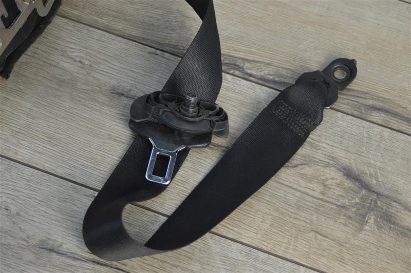 Ремень безопасности, 2000 рублей, Москва