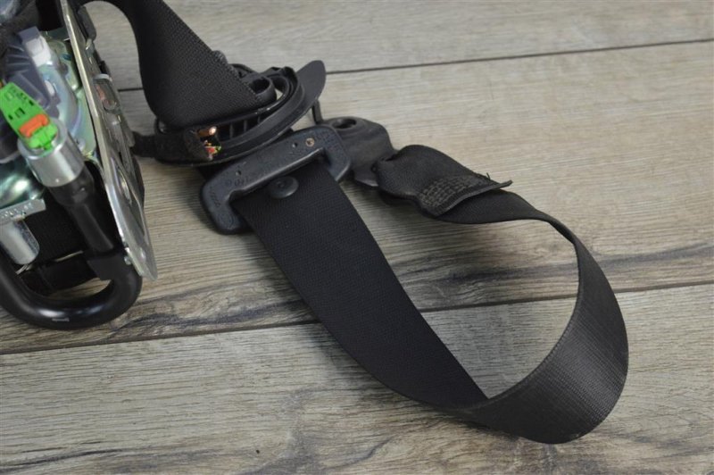 Ремень безопасности, 2000 рублей, Москва