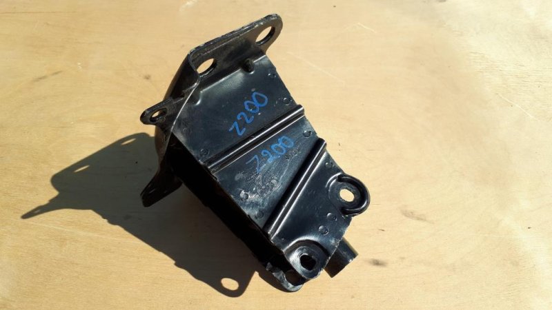 Кронштейн усилителя бампера, 700 рублей, Москва