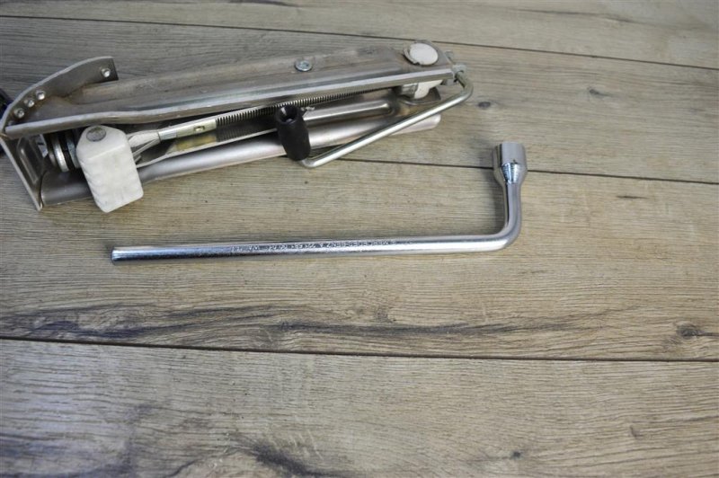 Домкрат, 2800 рублей, Москва