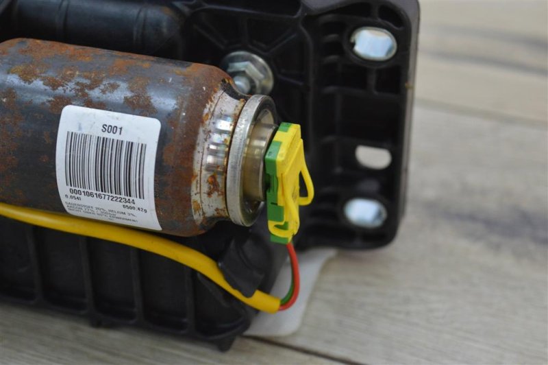 Подушка безопасности в торпедо, 2000 рублей, Москва