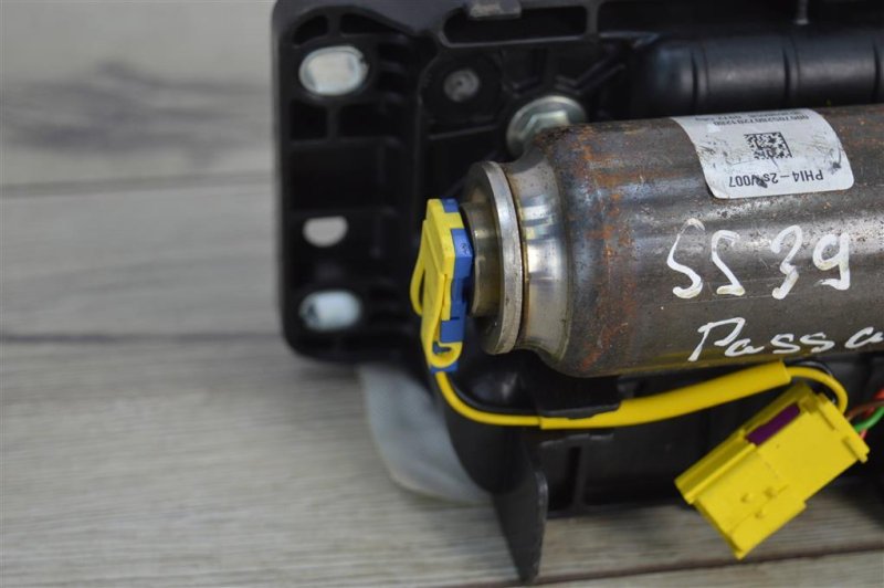 Подушка безопасности в торпедо, 2000 рублей, Москва