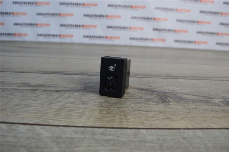 Кнопка обогрева сидений, 500 рублей, Москва