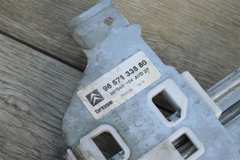 Стеклоподъемник, 800 рублей, Москва