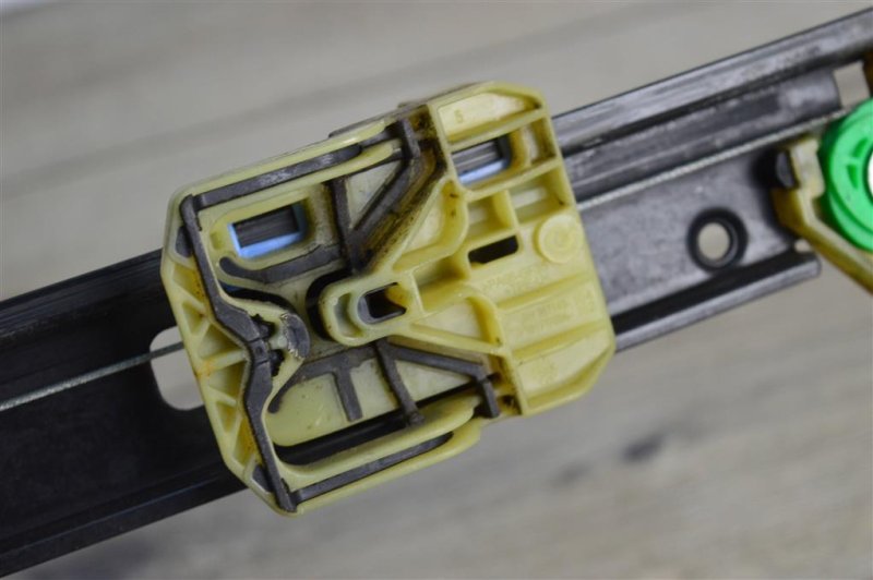 Стеклоподъемник, 1000 рублей, Москва