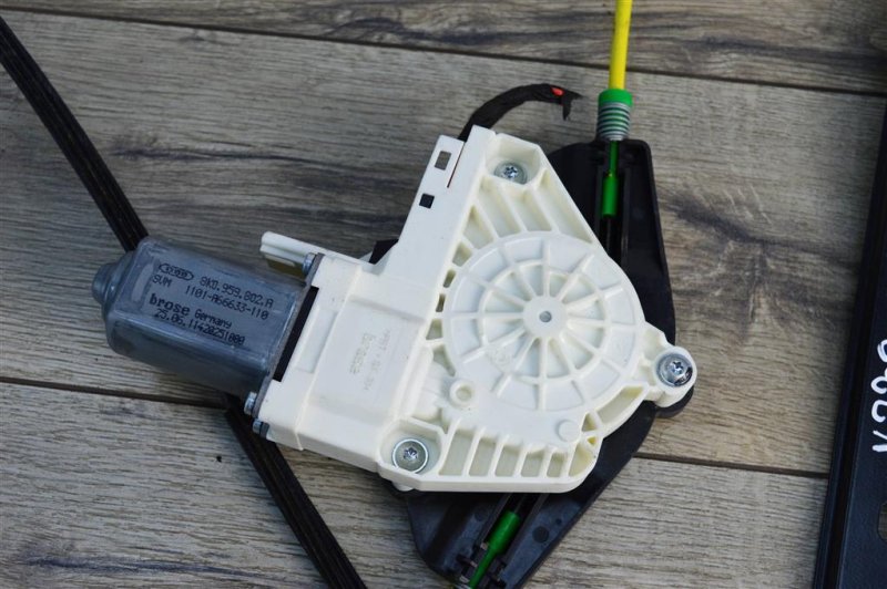 Стеклоподъемник, 1000 рублей, Москва