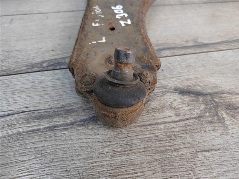 Рычаг передний нижний, 800 рублей, Москва