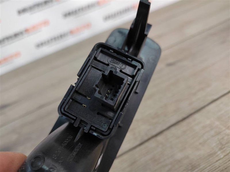 Кнопка стеклоподъемника, 500 рублей, Москва