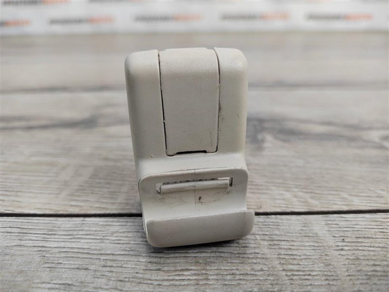 Кронштейн солнцезащитного козырька, 500 рублей, Москва