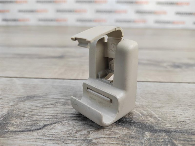 Кронштейн солнцезащитного козырька, 500 рублей, Москва