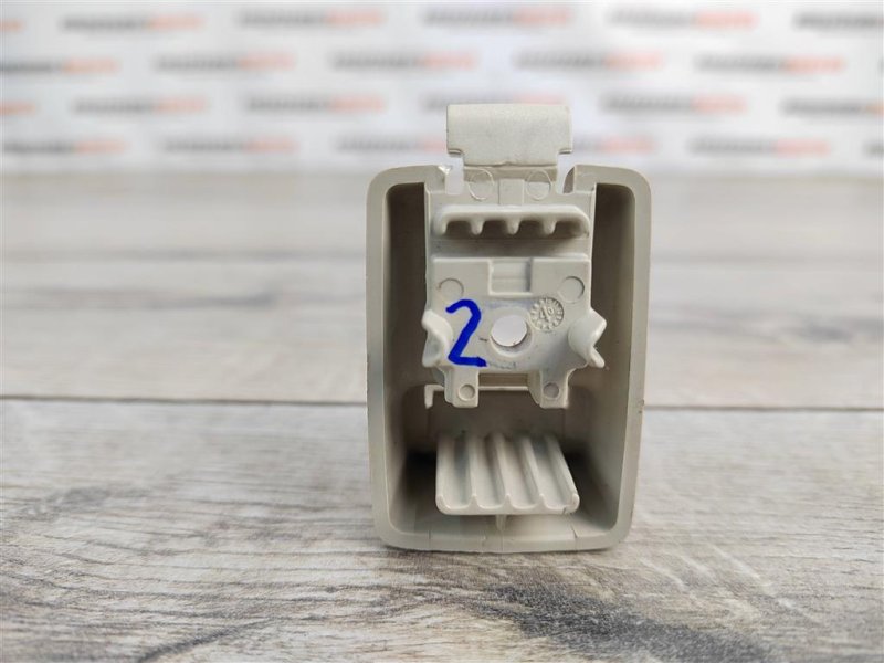 Кронштейн солнцезащитного козырька, 500 рублей, Москва