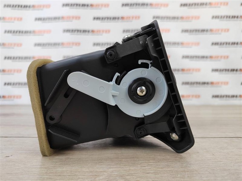 Дефлектор в торпедо, 1000 рублей, Москва