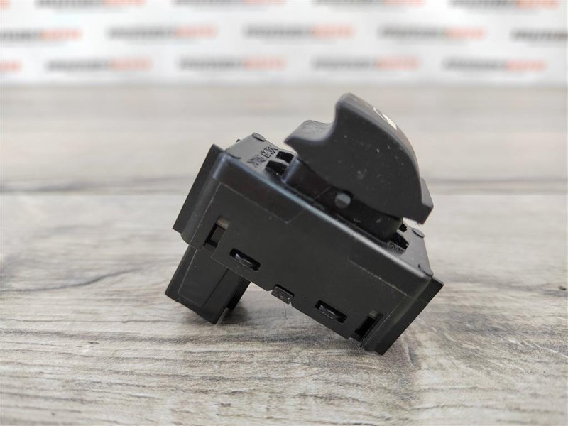 Кнопка стеклоподъемника, 500 рублей, Москва