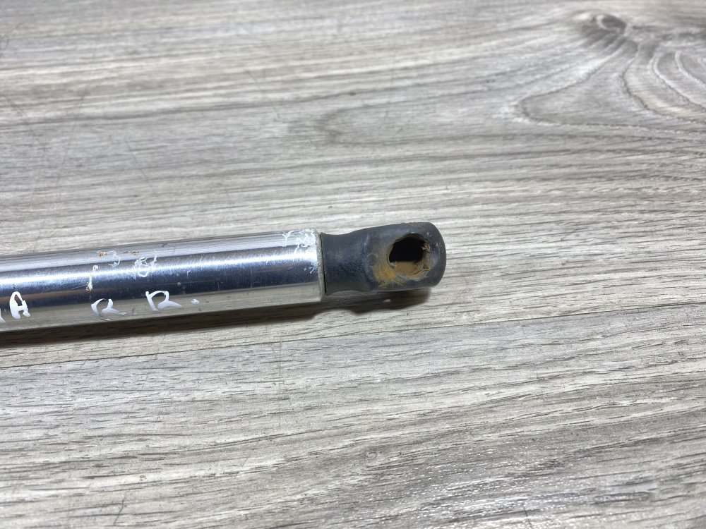 Амортизатор крышки багажника, 500 рублей, Севастополь