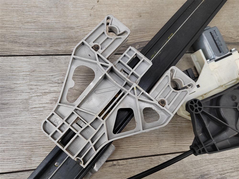 Стеклоподъемник, 1000 рублей, Москва