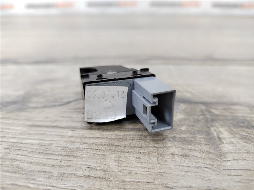 Кнопка стеклоподъемника, 500 рублей, Москва