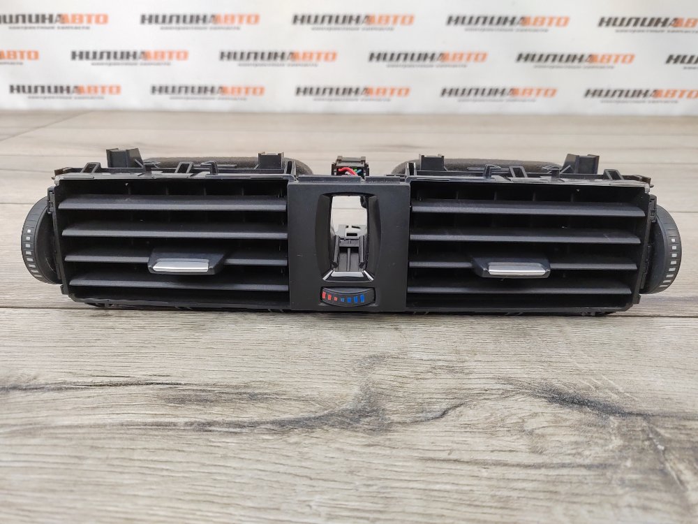 Дефлектор в торпедо центральный, 2000 рублей, Москва