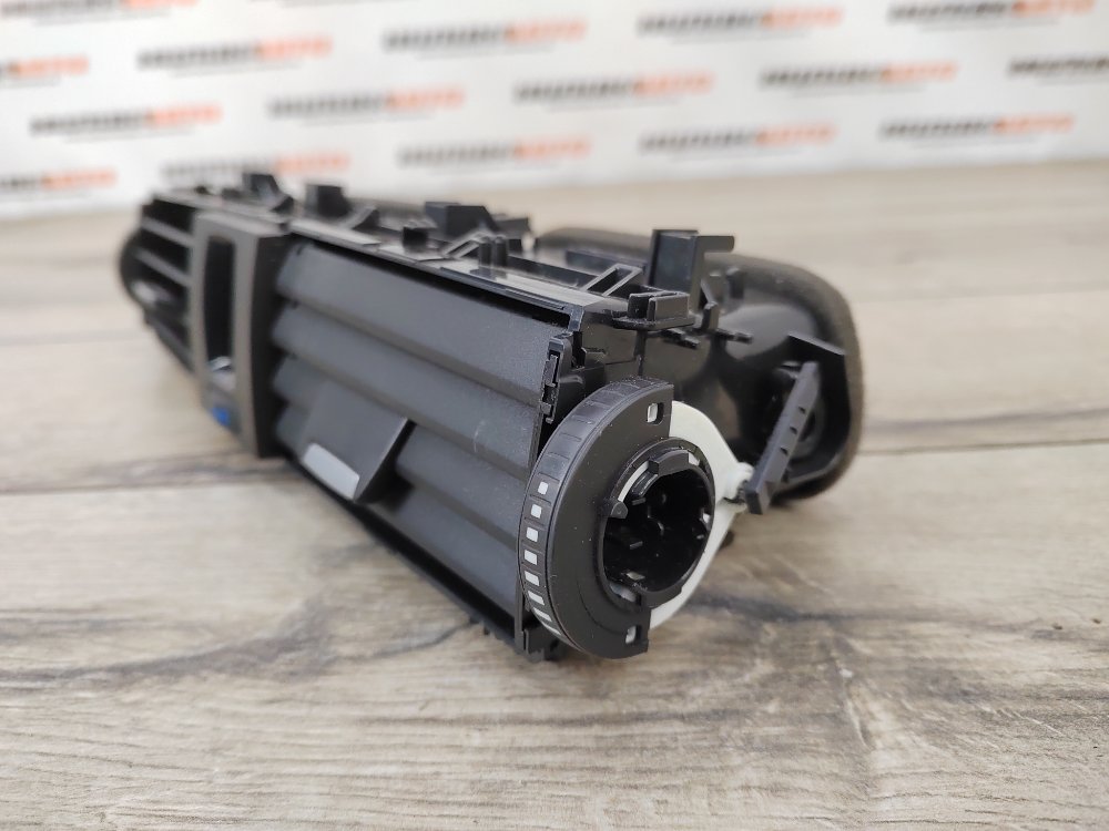 Дефлектор в торпедо центральный, 2000 рублей, Москва