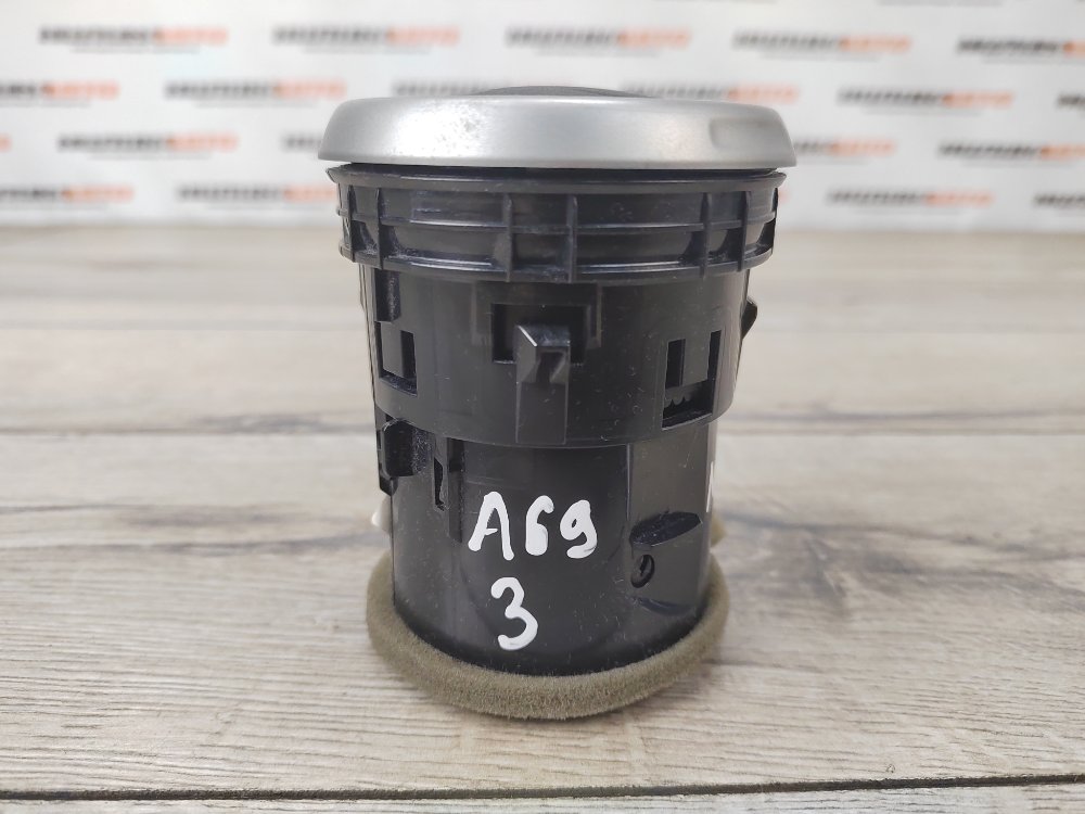 Дефлектор в торпедо центральный, 300 рублей, Москва