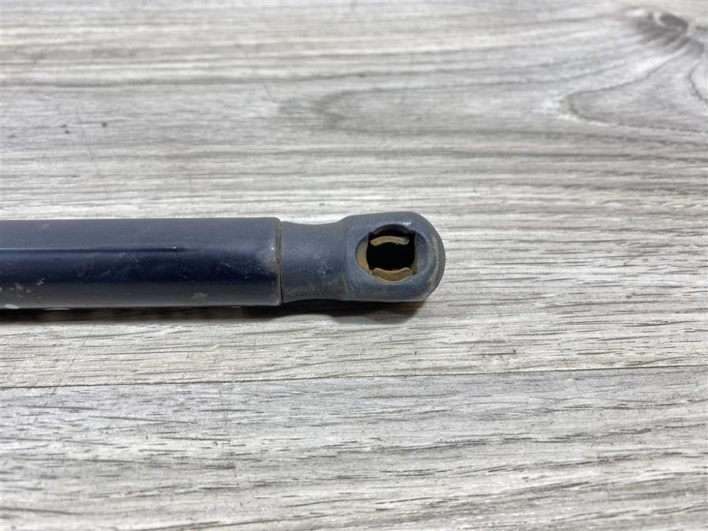 Амортизатор крышки багажника, 500 рублей, Севастополь