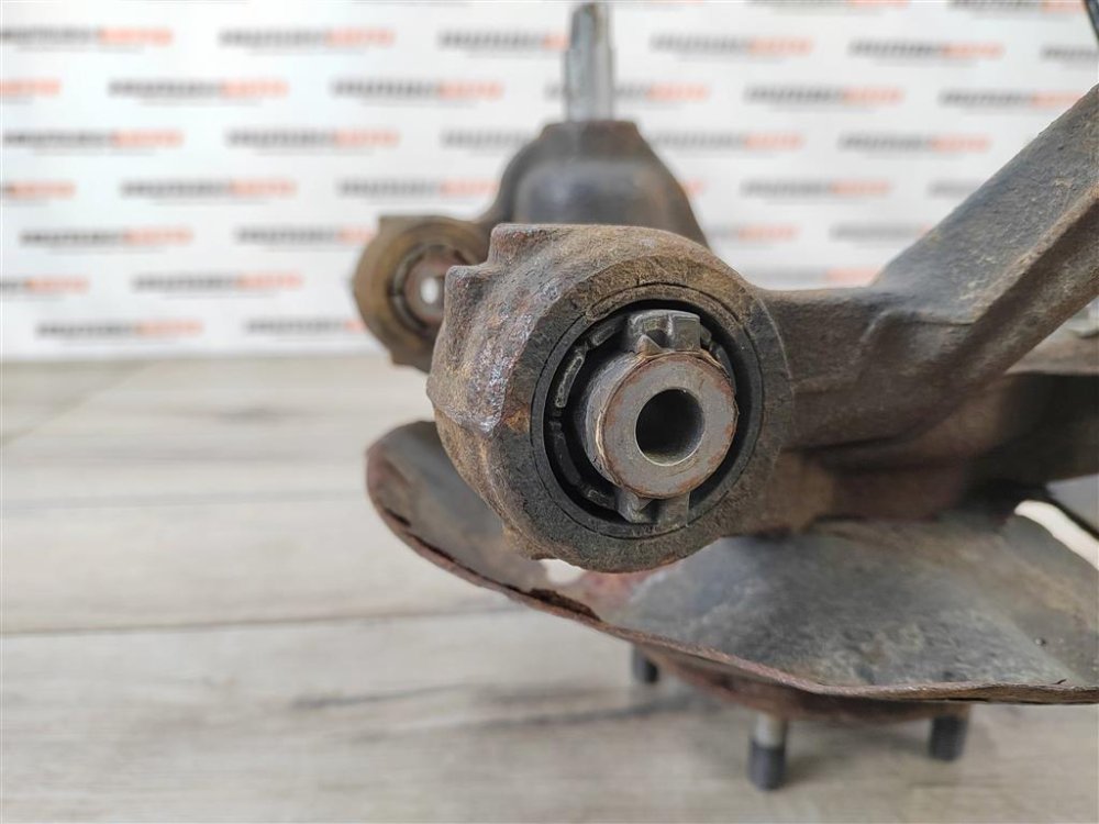 Кулак задний, 2000 рублей, Москва