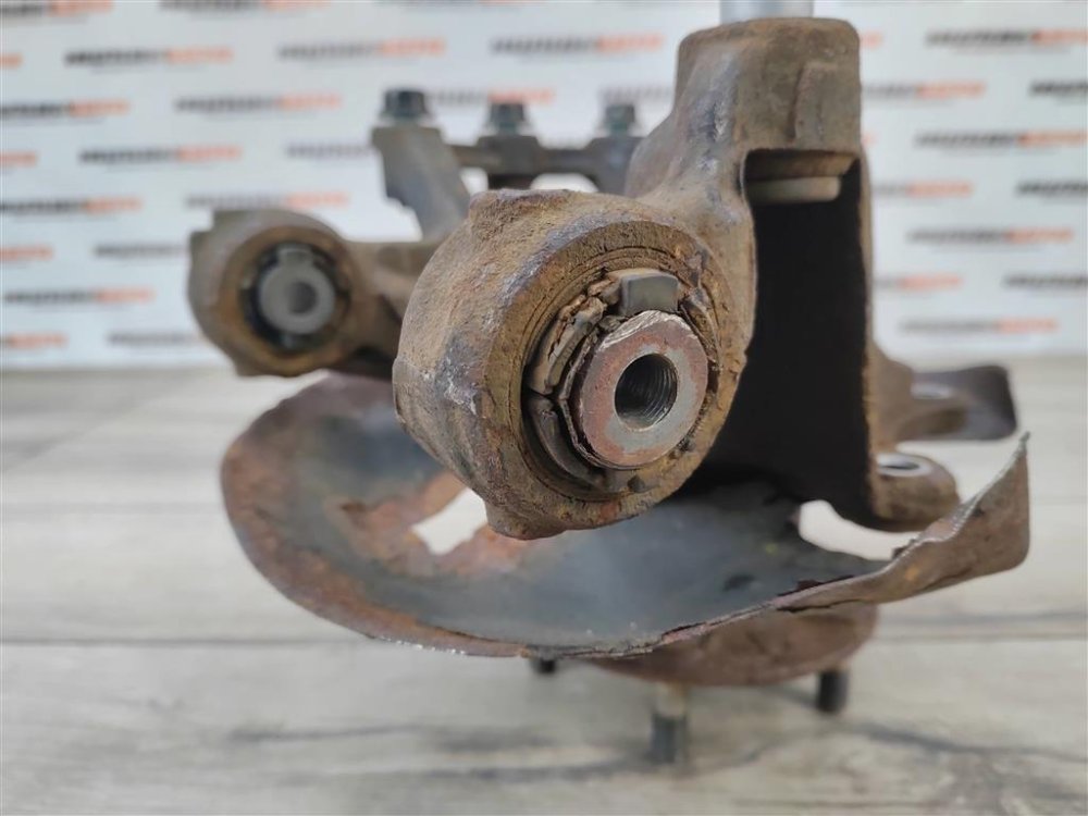 Кулак задний, 2000 рублей, Москва