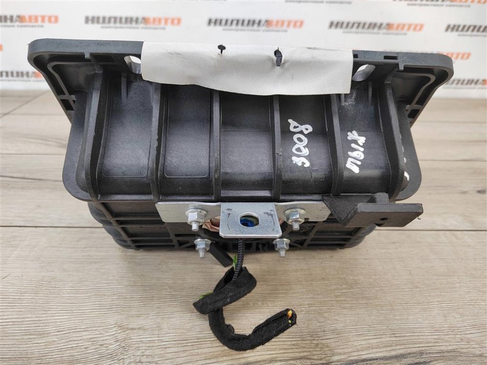 Подушка безопасности в торпедо, 3000 рублей, Москва