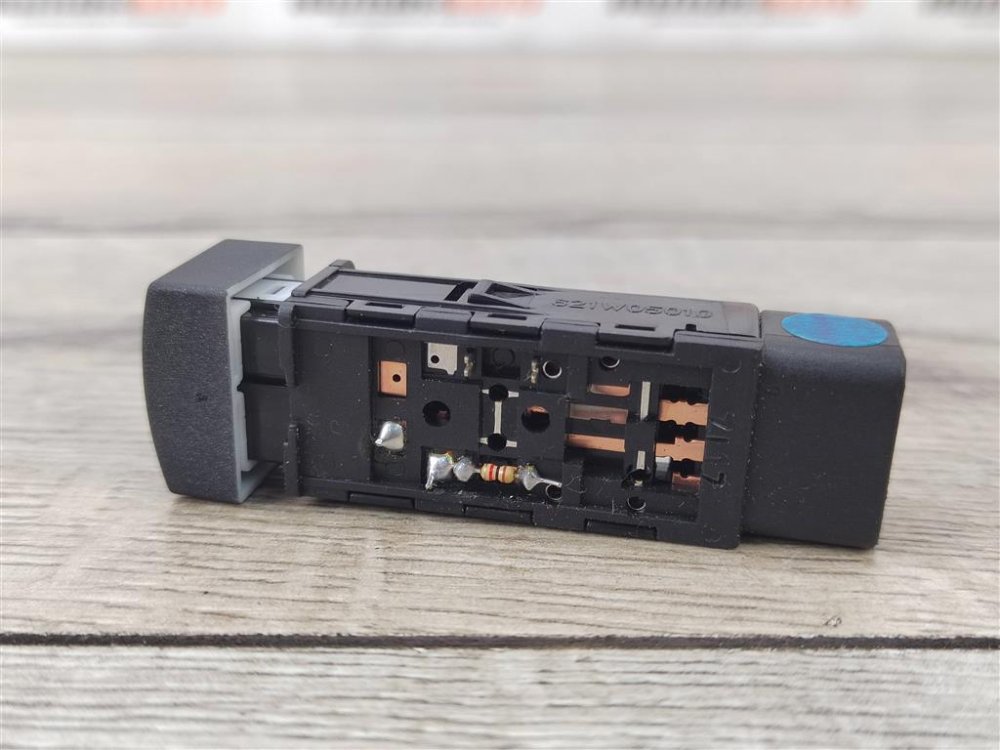 Кнопка омывателя фар, 500 рублей, Москва