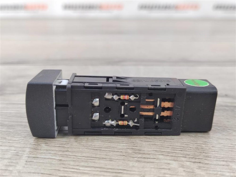 Кнопка обогрева лобового стекла, 500 рублей, Москва