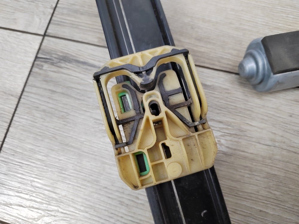 Стеклоподъемник, 1000 рублей, Москва