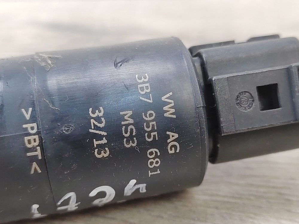 Насос омывателя фар, 1000 рублей, Москва