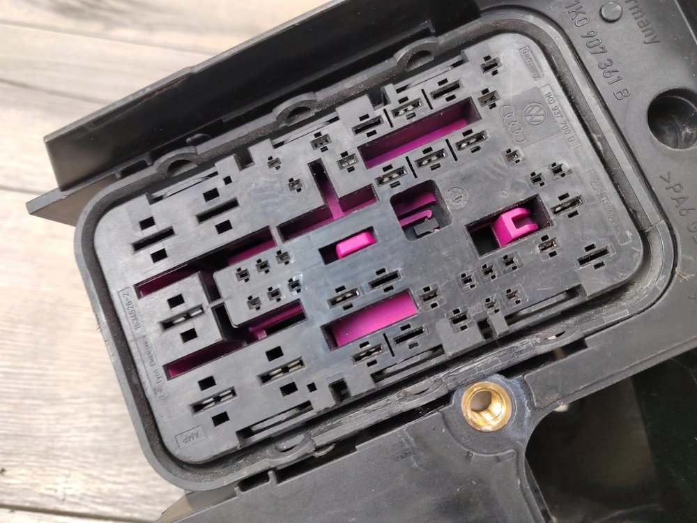 Кронштейн блока предохранителей, 500 рублей, Москва