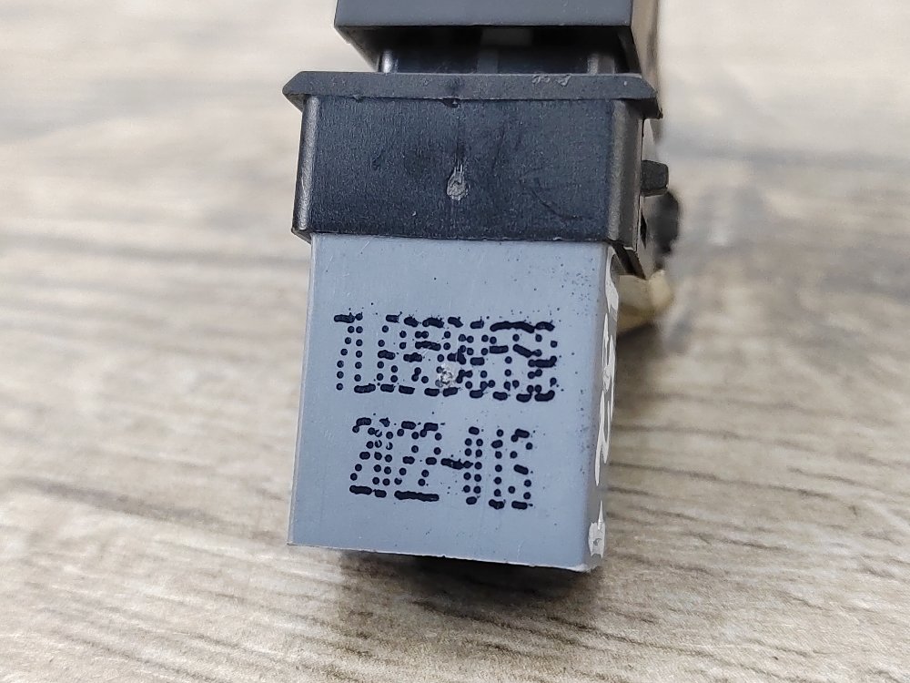 Кнопка стеклоподъемника, 500 рублей, Москва