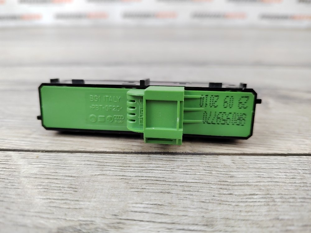 Кнопка памяти сидений, 800 рублей, Москва