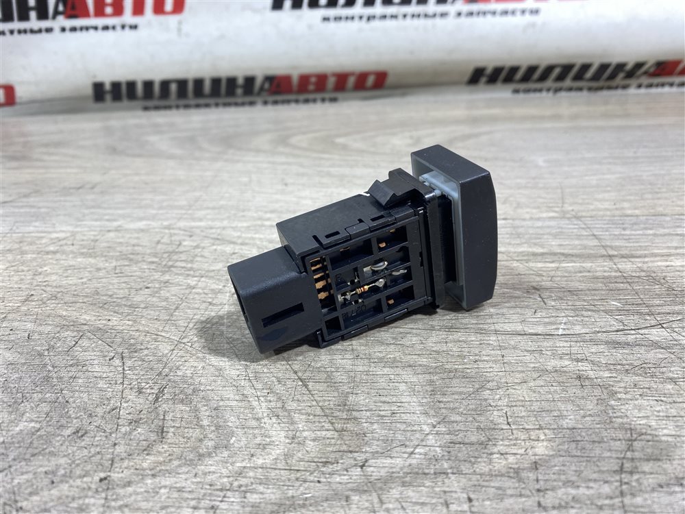 Кнопка курсовой устойчивости, 1000 рублей, Севастополь