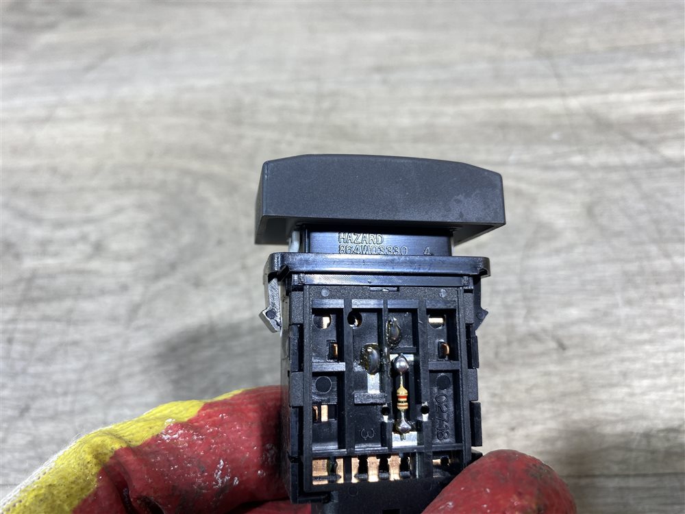 Кнопка курсовой устойчивости, 1000 рублей, Севастополь