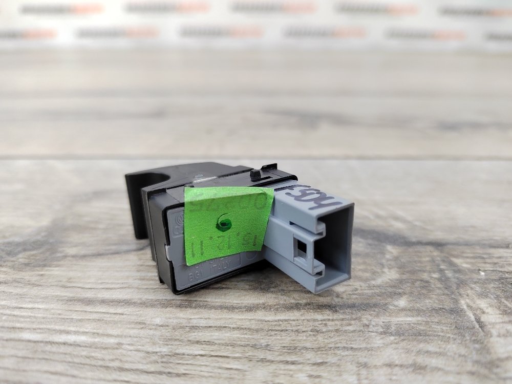 Кнопка стеклоподъемника, 500 рублей, Москва