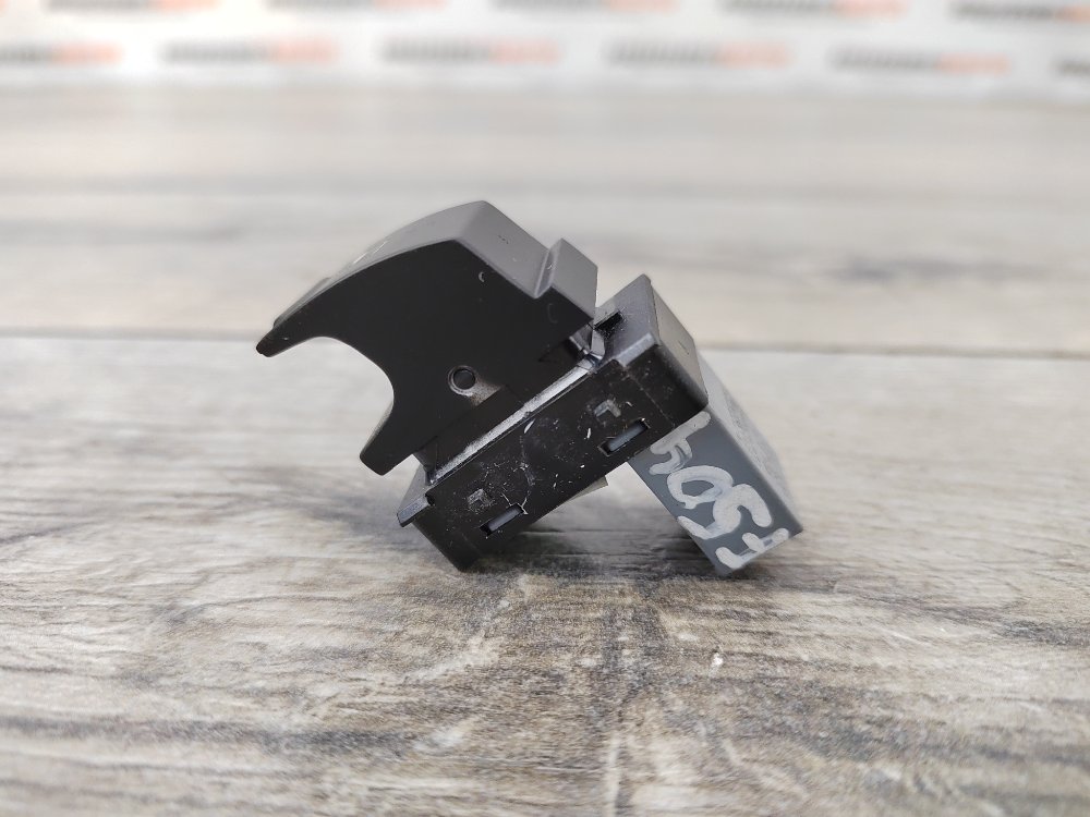 Кнопка стеклоподъемника, 500 рублей, Москва